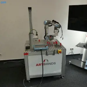 Universal robot UNIVERSAL ROBOTS