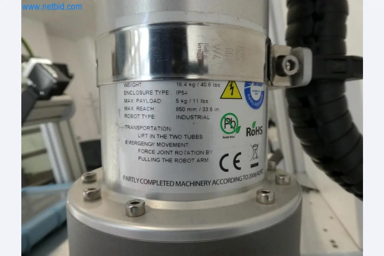 Lekkie roboty, roboty uniwersalne, systemy kamer-4