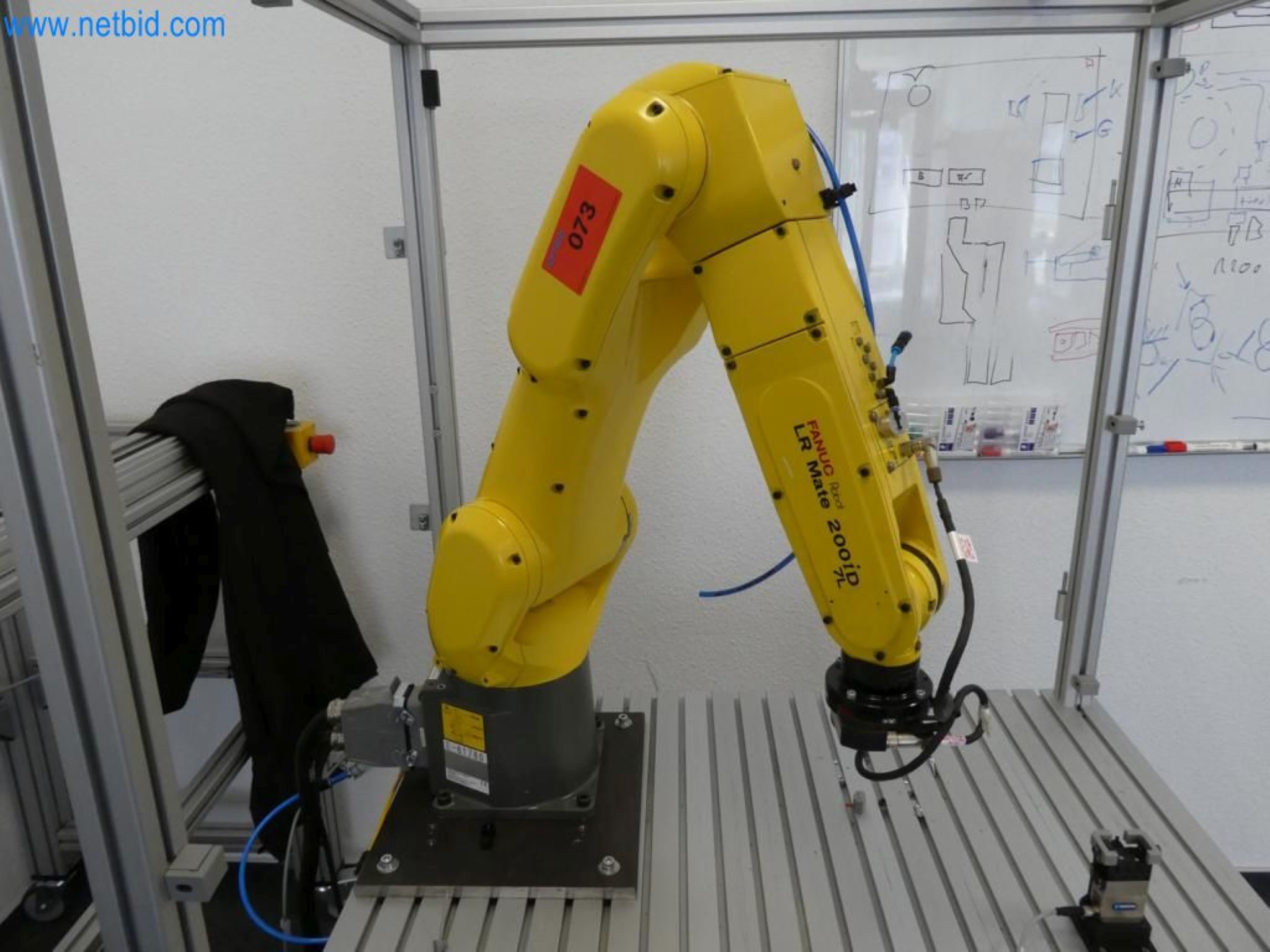 Lekkie roboty, roboty uniwersalne, systemy kamer-3