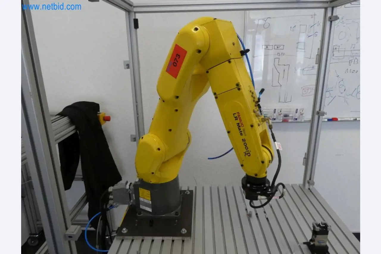 Lekkie roboty, roboty uniwersalne, systemy kamer-3