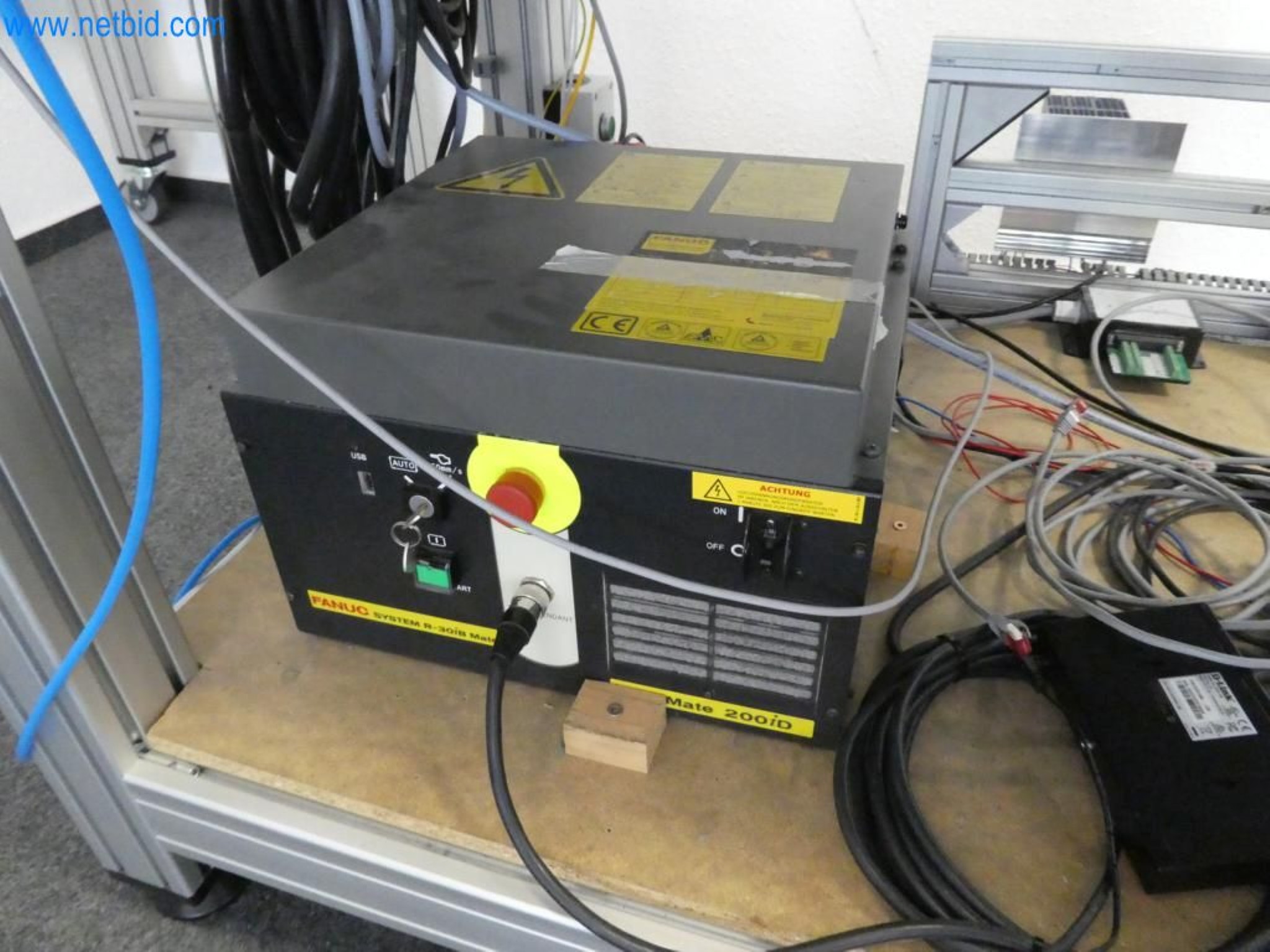 Lekkie roboty, roboty uniwersalne, systemy kamer-4