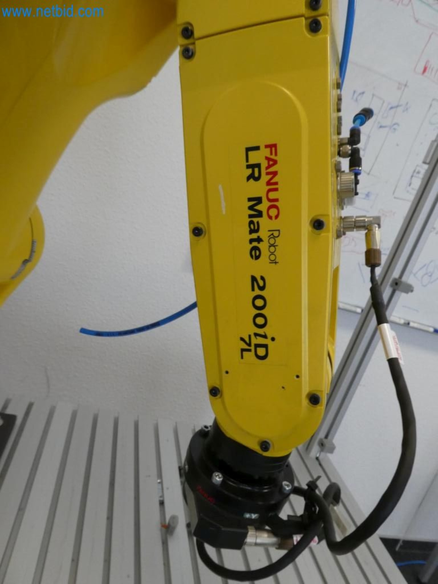 Lekkie roboty, roboty uniwersalne, systemy kamer-5