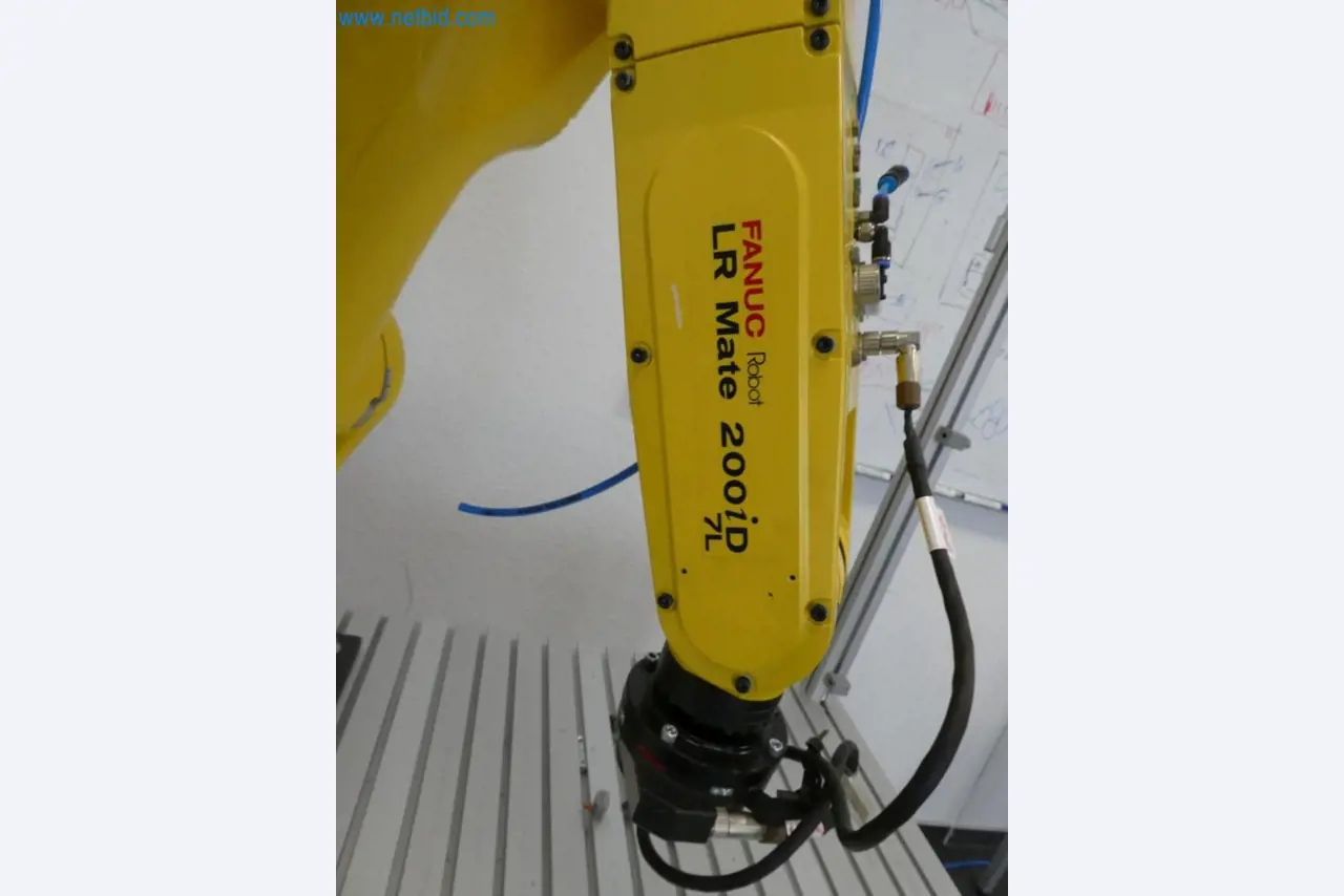 Lekkie roboty, roboty uniwersalne, systemy kamer-5