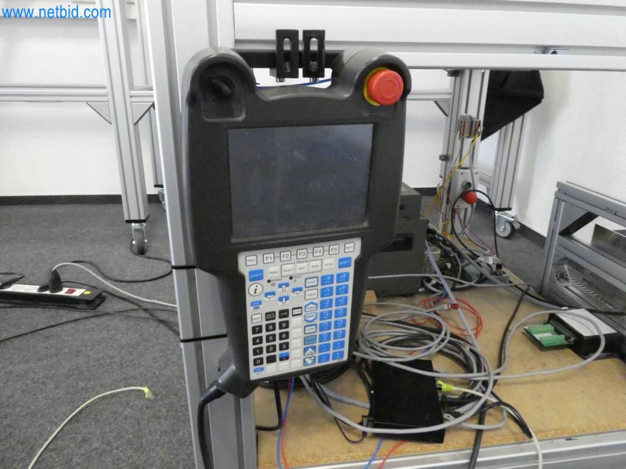 Lekkie roboty, roboty uniwersalne, systemy kamer-7