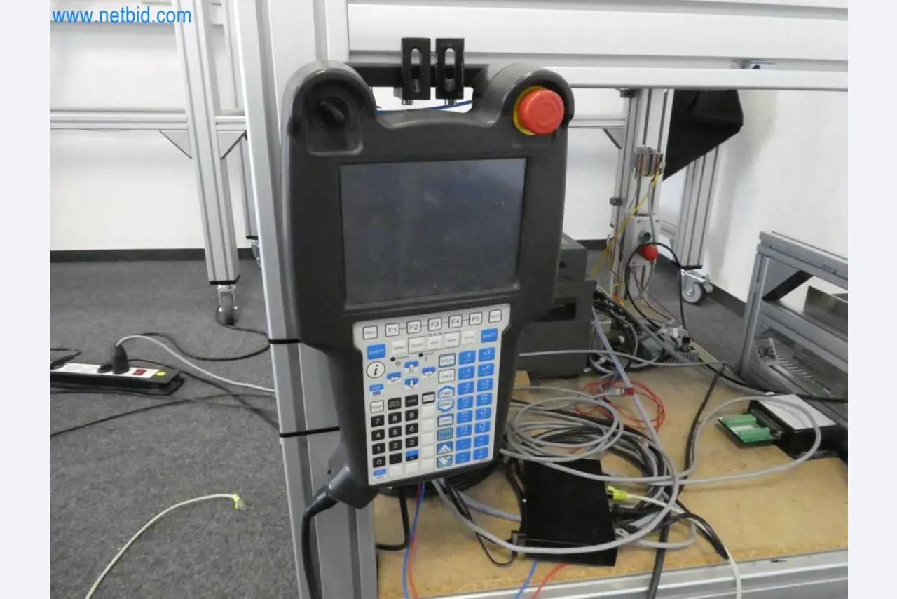 Lekkie roboty, roboty uniwersalne, systemy kamer-7