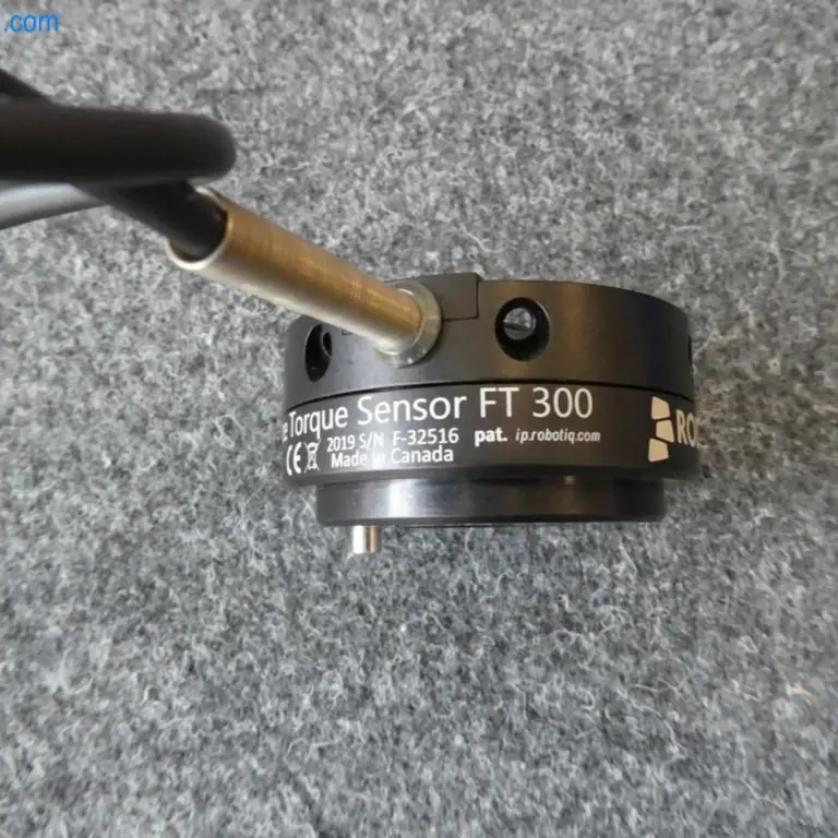 2 Force-torque sensors Robotiq FT300