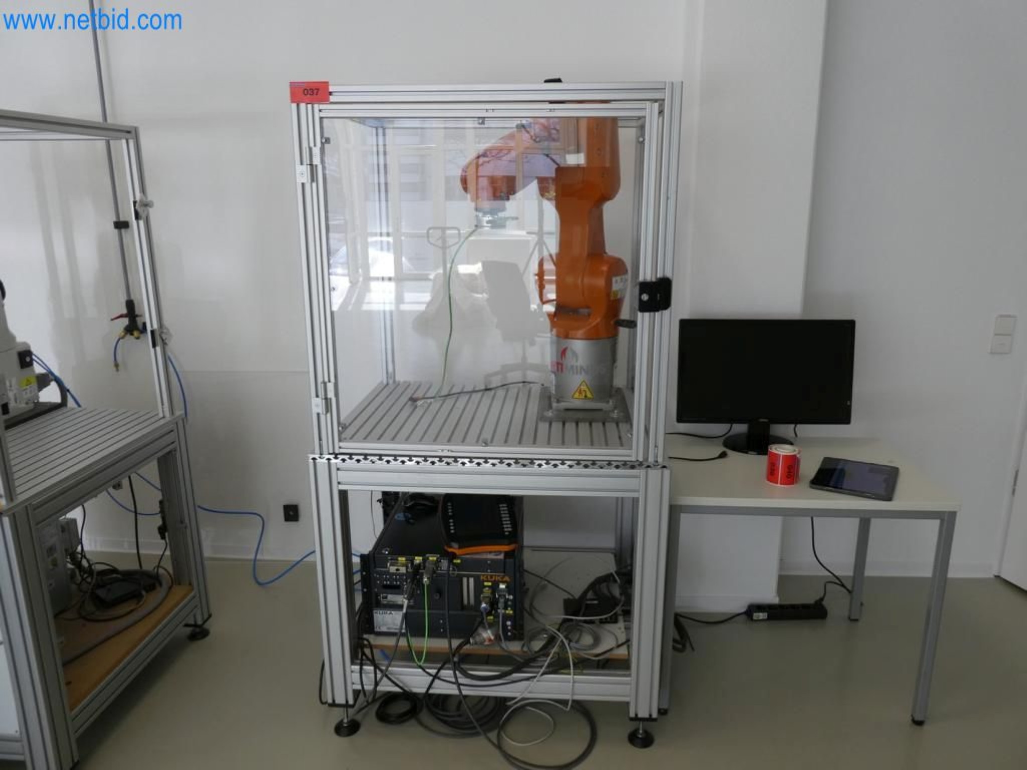 Lekkie roboty, roboty uniwersalne, systemy kamer-2