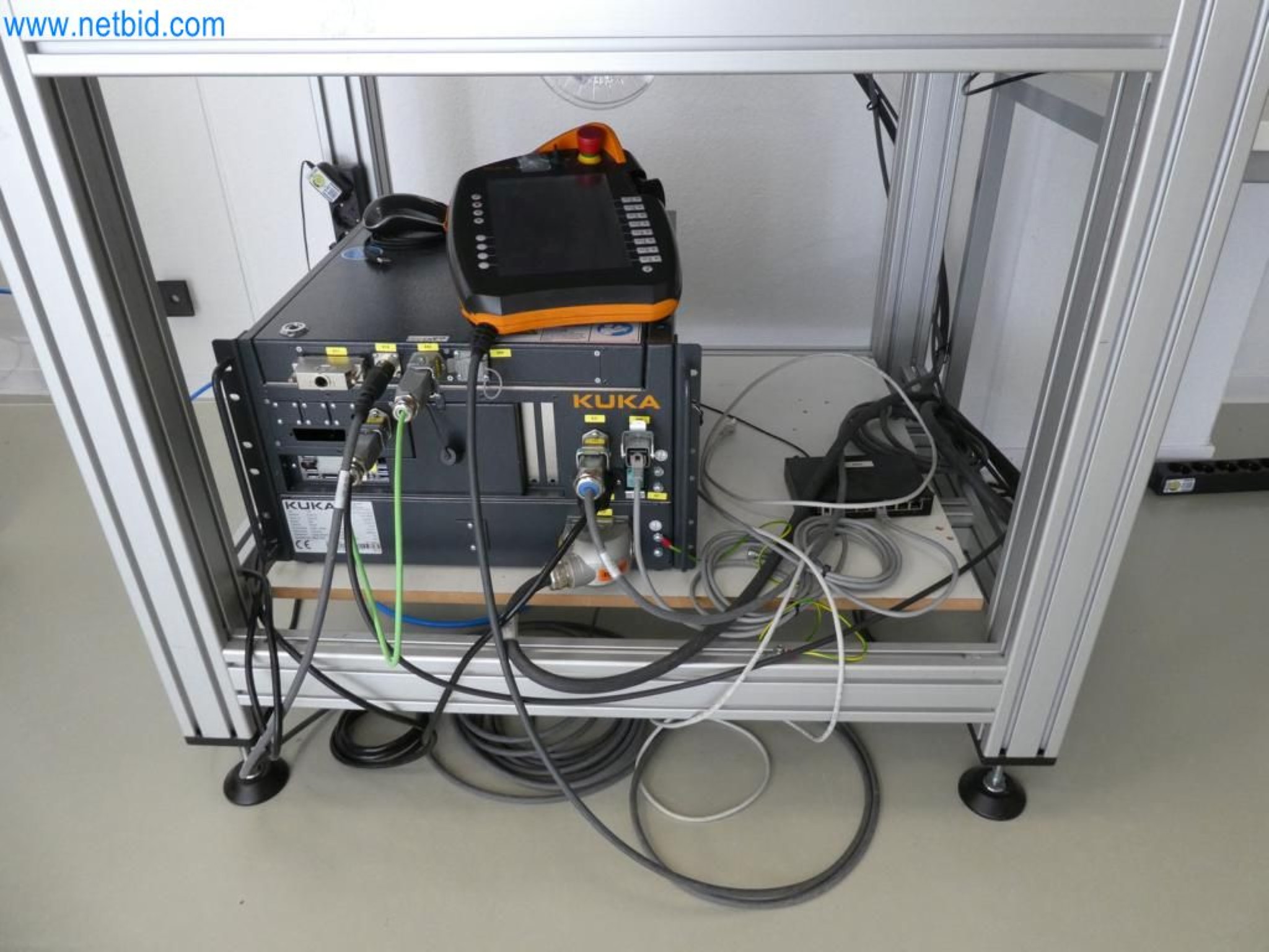 Lekkie roboty, roboty uniwersalne, systemy kamer-4