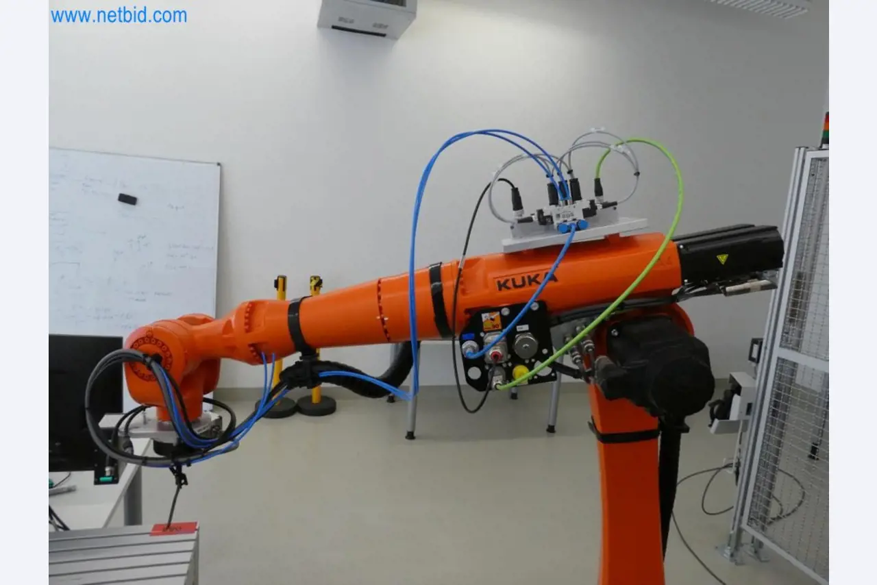 Lekkie roboty, roboty uniwersalne, systemy kamer-7