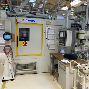 Máquina de perfuração CNC com 3 fusos Unior Strojna Oprema 9000