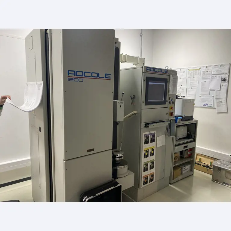 Prumyslové roboty, kovoobrábecí stroje, vozidla a IT zarízení-1