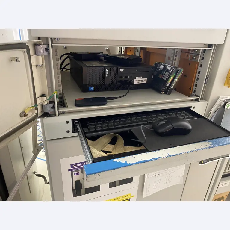 Prumyslové roboty, kovoobrábecí stroje, vozidla a IT zarízení-2