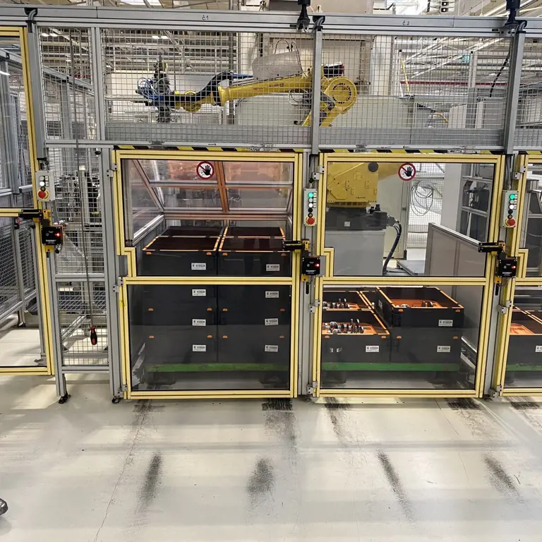 Robotsko paletiranje delov Aktivit OP185