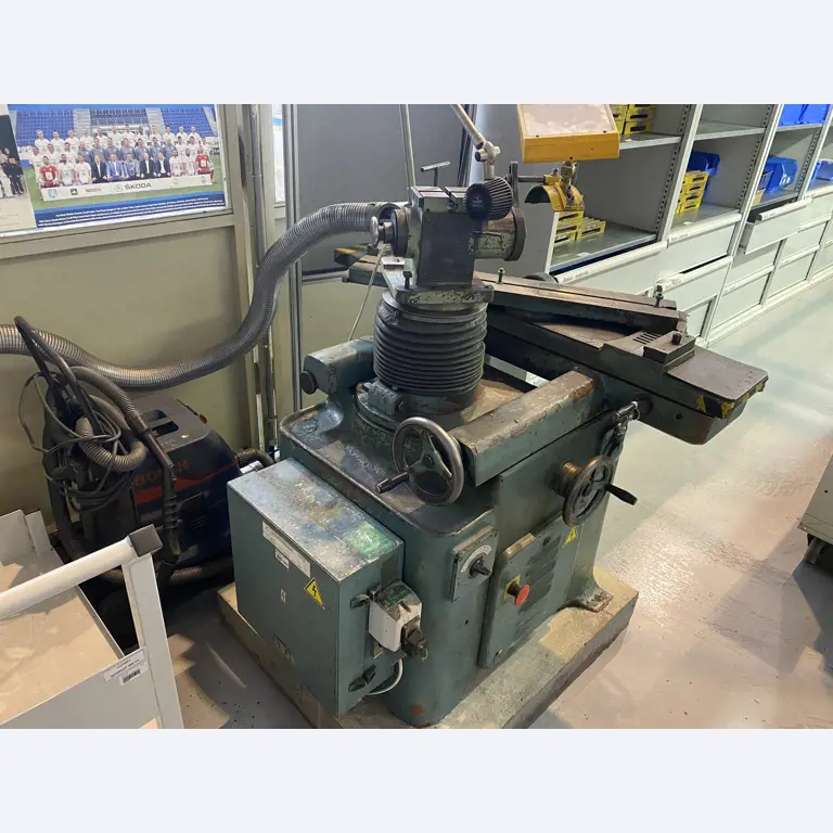 Prumyslové roboty, kovoobrábecí stroje, vozidla a IT zarízení-2