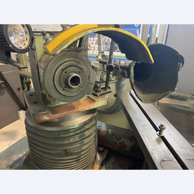 Prumyslové roboty, kovoobrábecí stroje, vozidla a IT zarízení-3