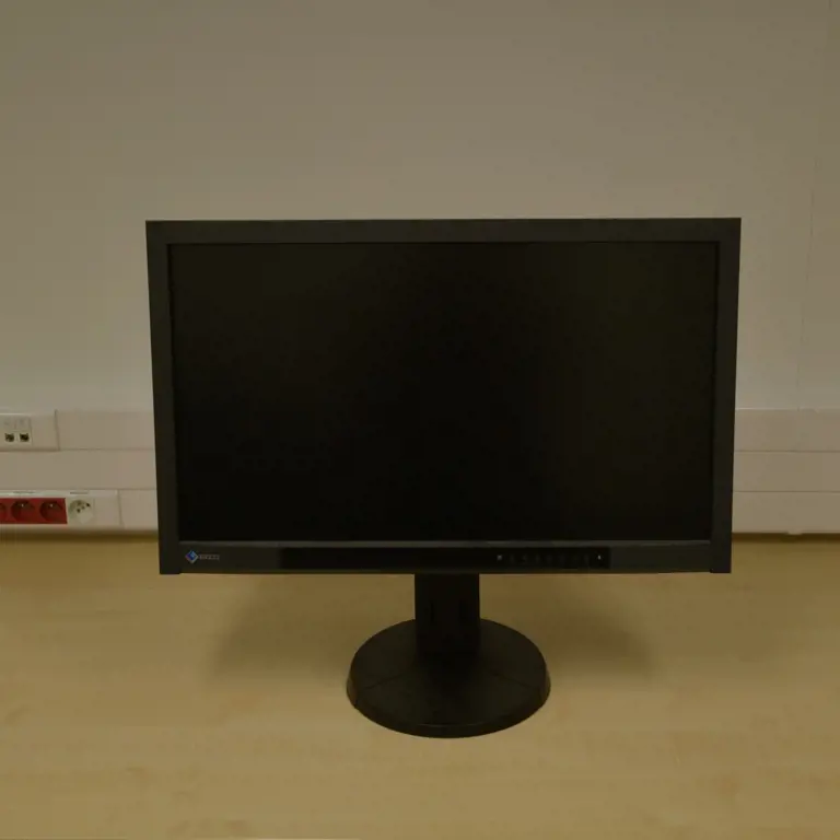 9 Monitoren EIZO 68