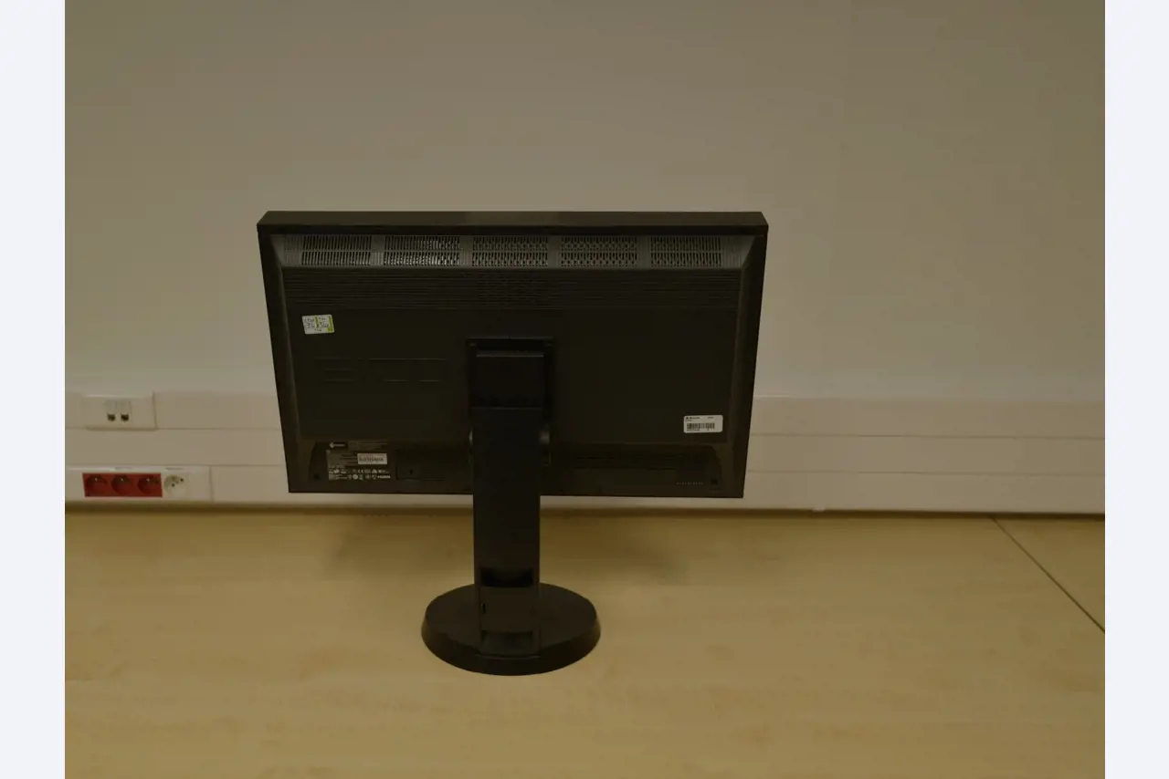 Prumyslové roboty, kovoobrábecí stroje, vozidla a IT zarízení-2