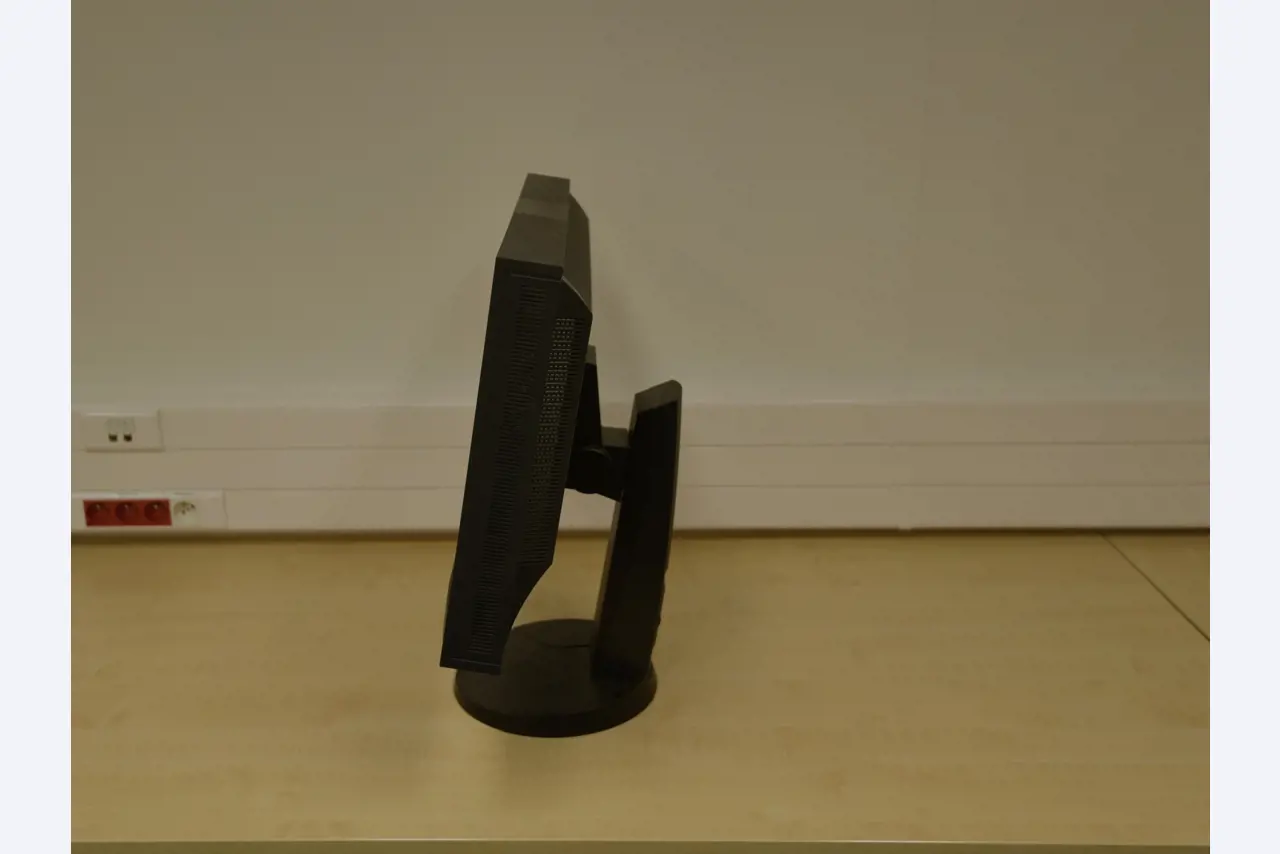 Prumyslové roboty, kovoobrábecí stroje, vozidla a IT zarízení-4