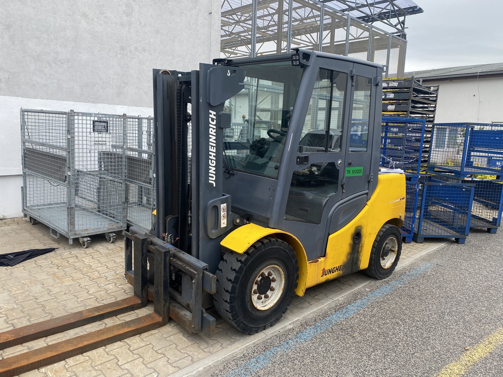 Roboty, maszyny do obróbki metalu i pojazdy-1