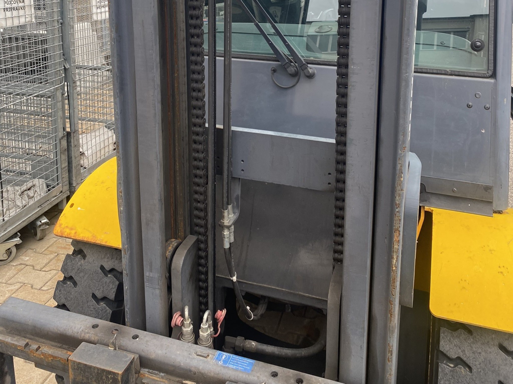 Roboty, maszyny do obróbki metalu i pojazdy-3