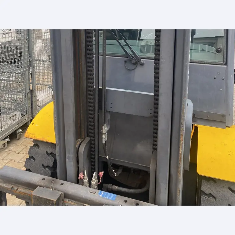 Roboty, maszyny do obróbki metalu i pojazdy-3