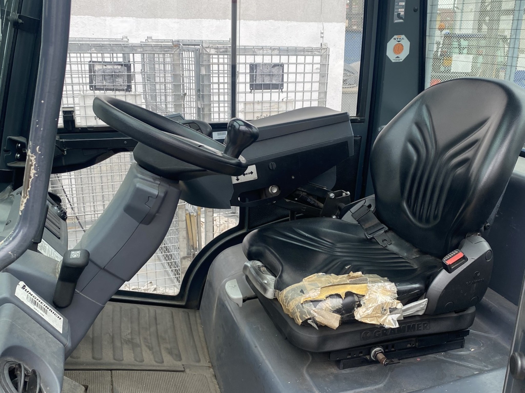 Roboty, maszyny do obróbki metalu i pojazdy-4