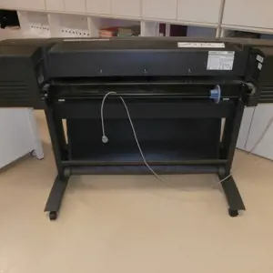 Tiskalnik velikega formata z dodatki HP C7780B