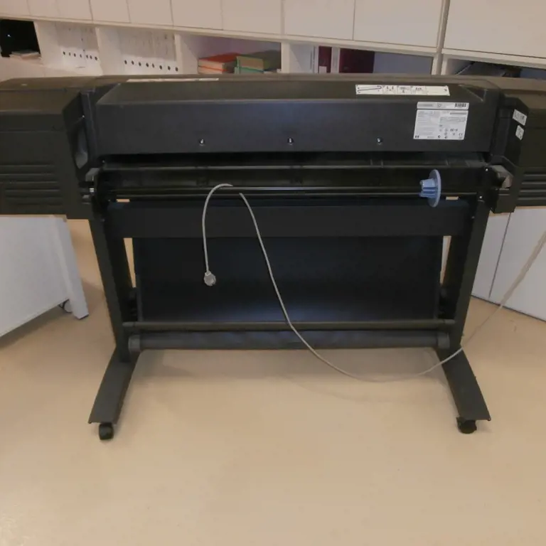 Tiskalnik velikega formata z dodatki HP C7780B