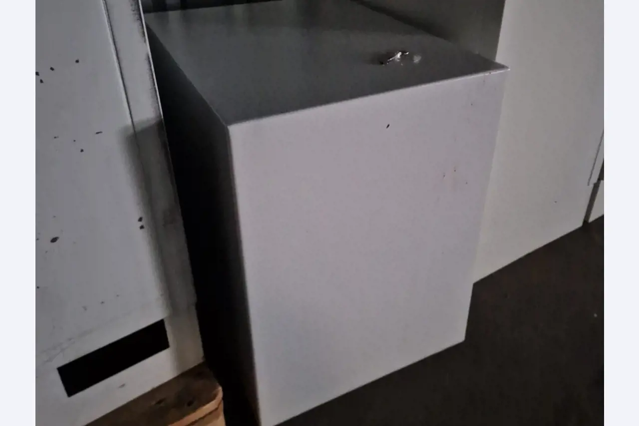 Industrieroboter, Metallbearbeitungsmaschinen, Fahrzeuge und IT-Geräte-1