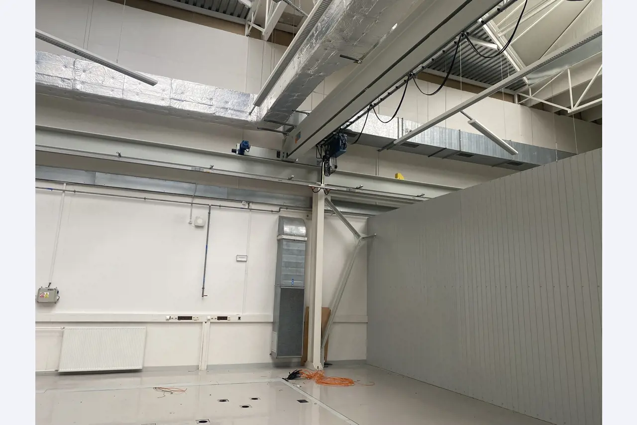 Roboty, maszyny do obróbki metalu i pojazdy-3