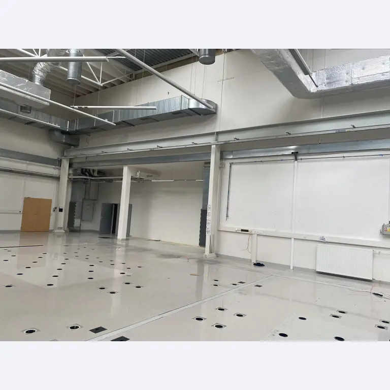 Roboty, maszyny do obróbki metalu i pojazdy-4