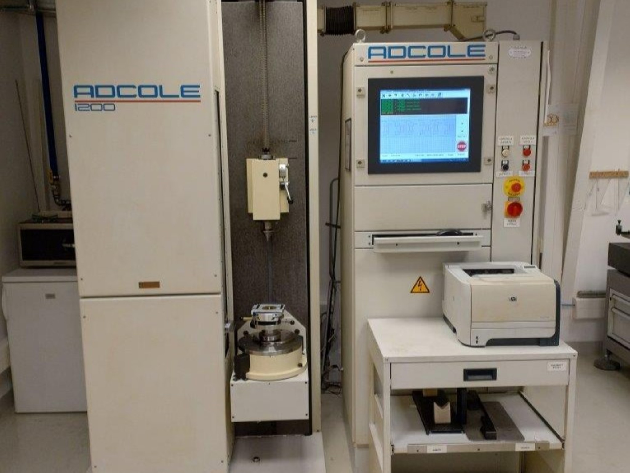 Roboty przemysłowe, maszyny do obróbki metalu, pojazdy i urządzenia IT-1