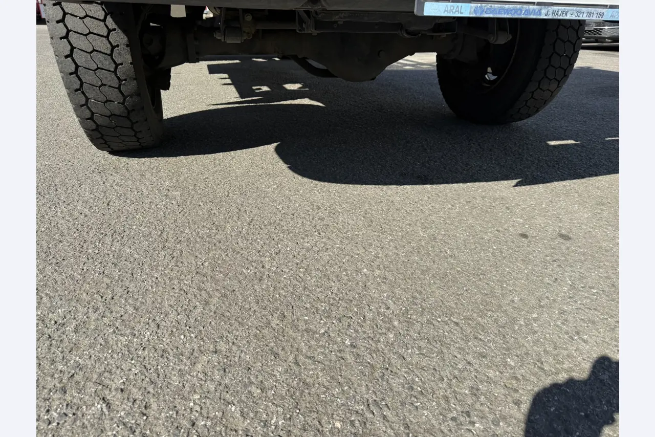 Industrieroboter, Metallbearbeitungsmaschinen, Fahrzeuge und IT-Geräte-10