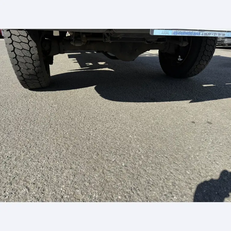 Industrieroboter, Metallbearbeitungsmaschinen, Fahrzeuge und IT-Geräte-10