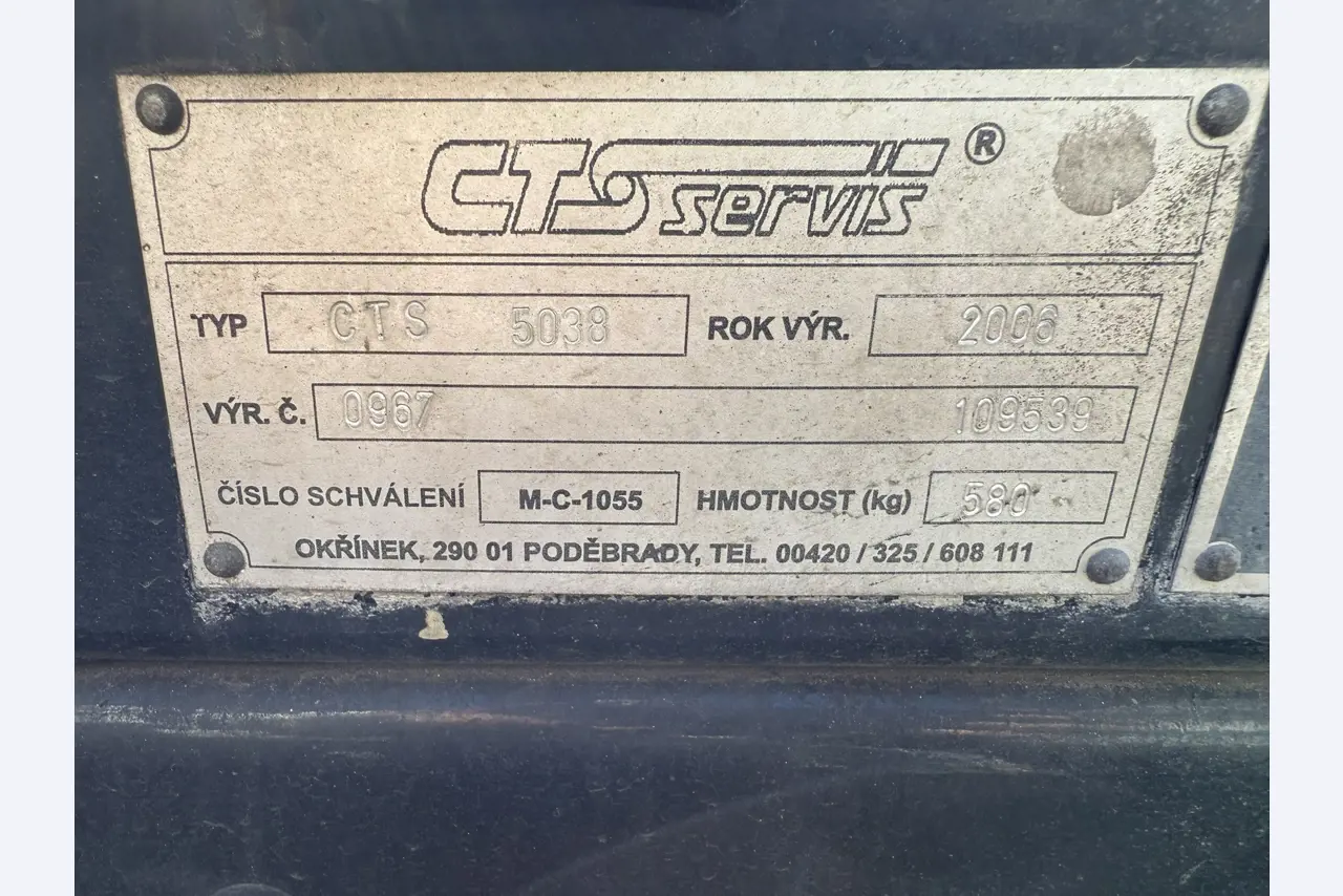 Industrieroboter, Metallbearbeitungsmaschinen, Fahrzeuge und IT-Geräte-12