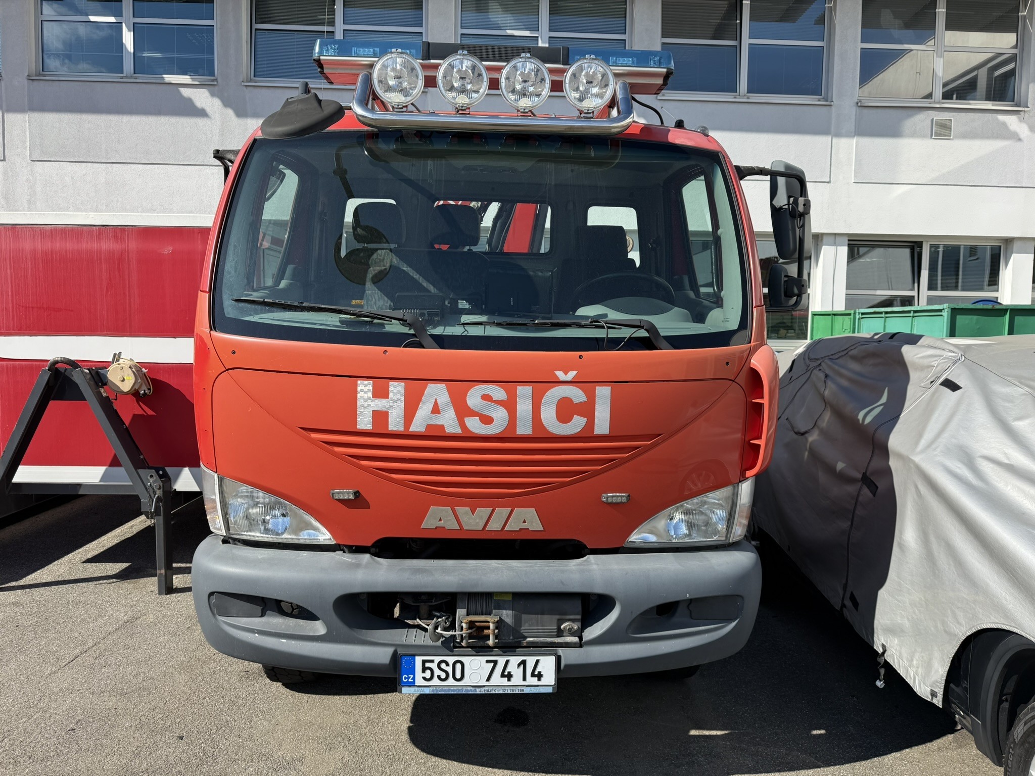 Roboty przemysłowe, maszyny do obróbki metalu, pojazdy i urządzenia IT-13