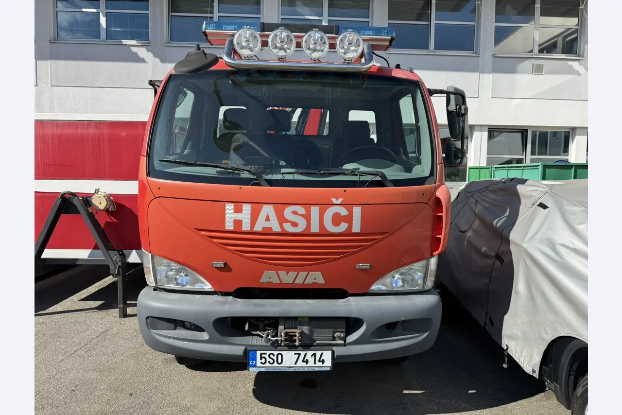 Industrieroboter, Metallbearbeitungsmaschinen, Fahrzeuge und IT-Geräte-13