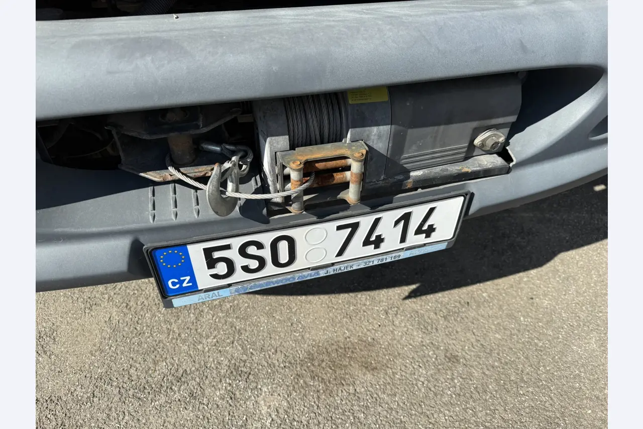 Industrieroboter, Metallbearbeitungsmaschinen, Fahrzeuge und IT-Geräte-14