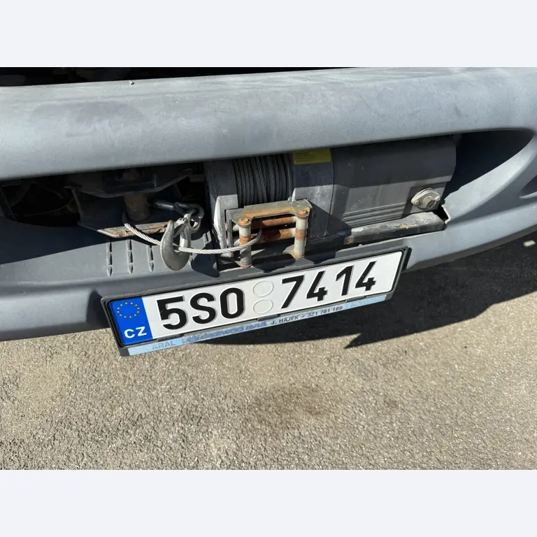 Industrieroboter, Metallbearbeitungsmaschinen, Fahrzeuge und IT-Geräte-14