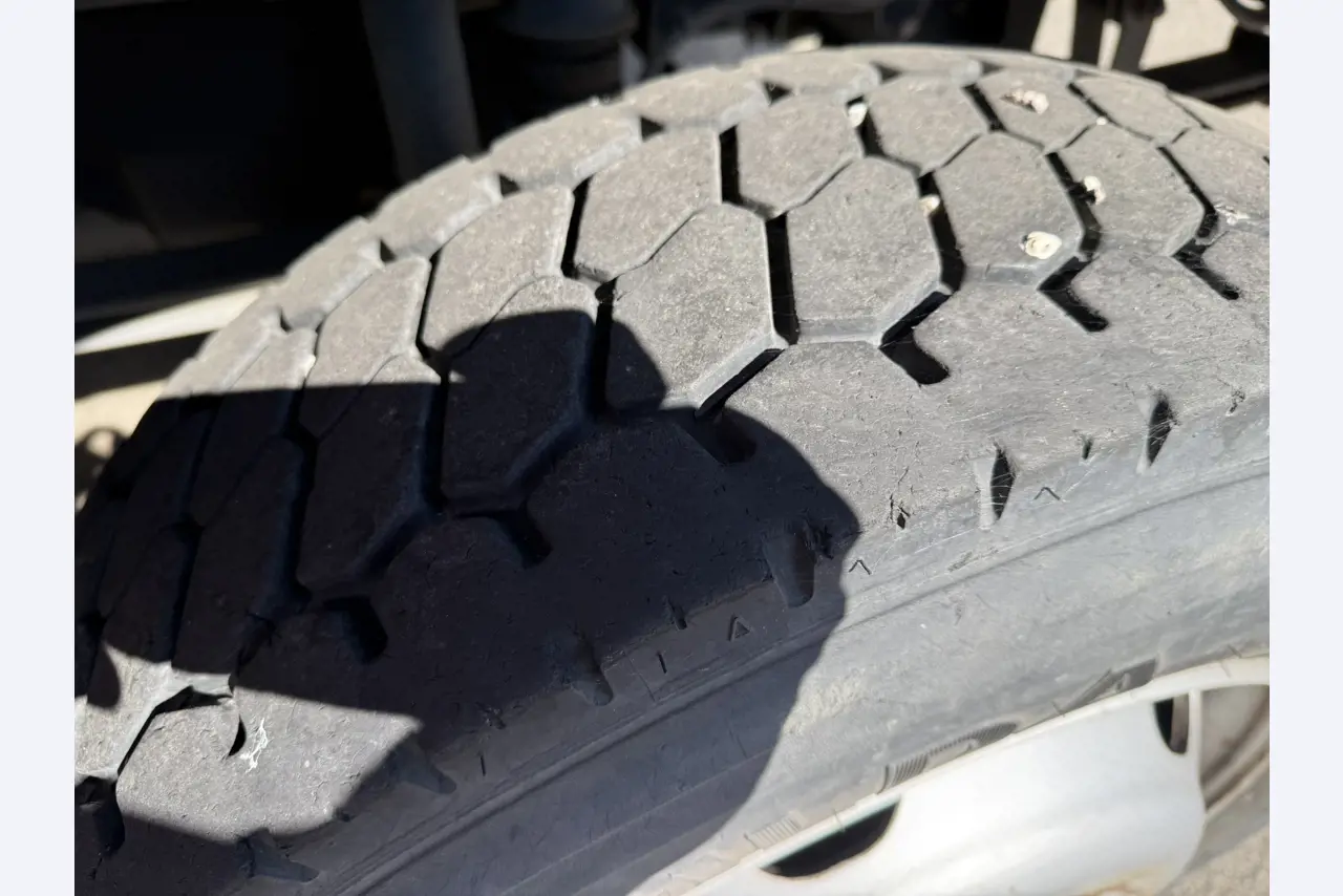 Industrieroboter, Metallbearbeitungsmaschinen, Fahrzeuge und IT-Geräte-15