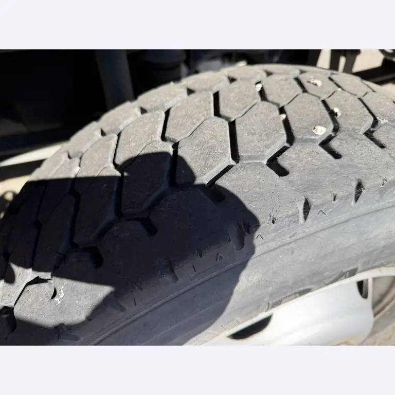 Industrieroboter, Metallbearbeitungsmaschinen, Fahrzeuge und IT-Geräte-15