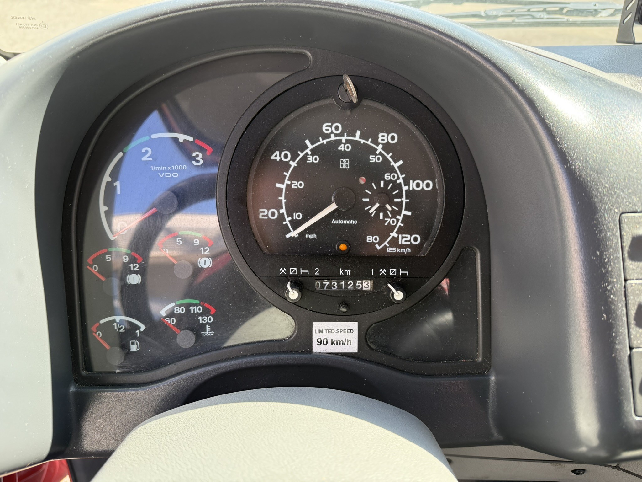 Roboty przemysłowe, maszyny do obróbki metalu, pojazdy i urządzenia IT-16