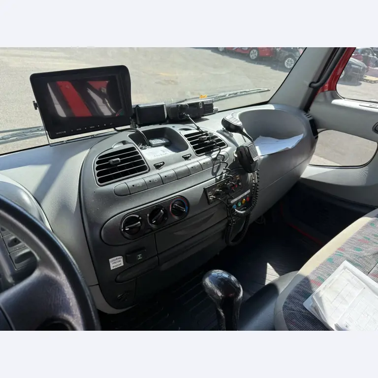 Industrieroboter, Metallbearbeitungsmaschinen, Fahrzeuge und IT-Geräte-17