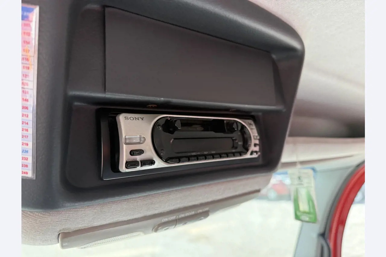 Industrieroboter, Metallbearbeitungsmaschinen, Fahrzeuge und IT-Geräte-18