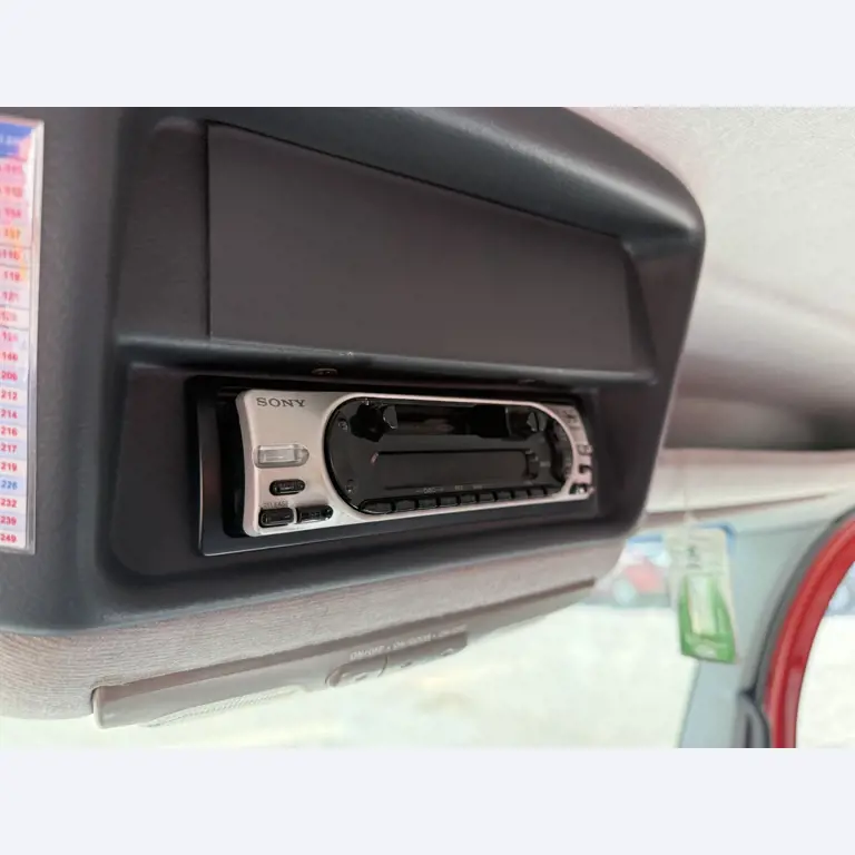 Industrieroboter, Metallbearbeitungsmaschinen, Fahrzeuge und IT-Geräte-18