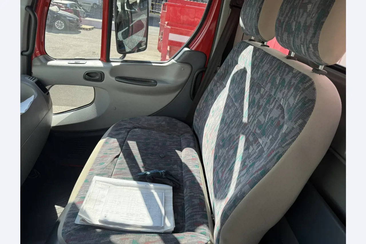 Industrieroboter, Metallbearbeitungsmaschinen, Fahrzeuge und IT-Geräte-19