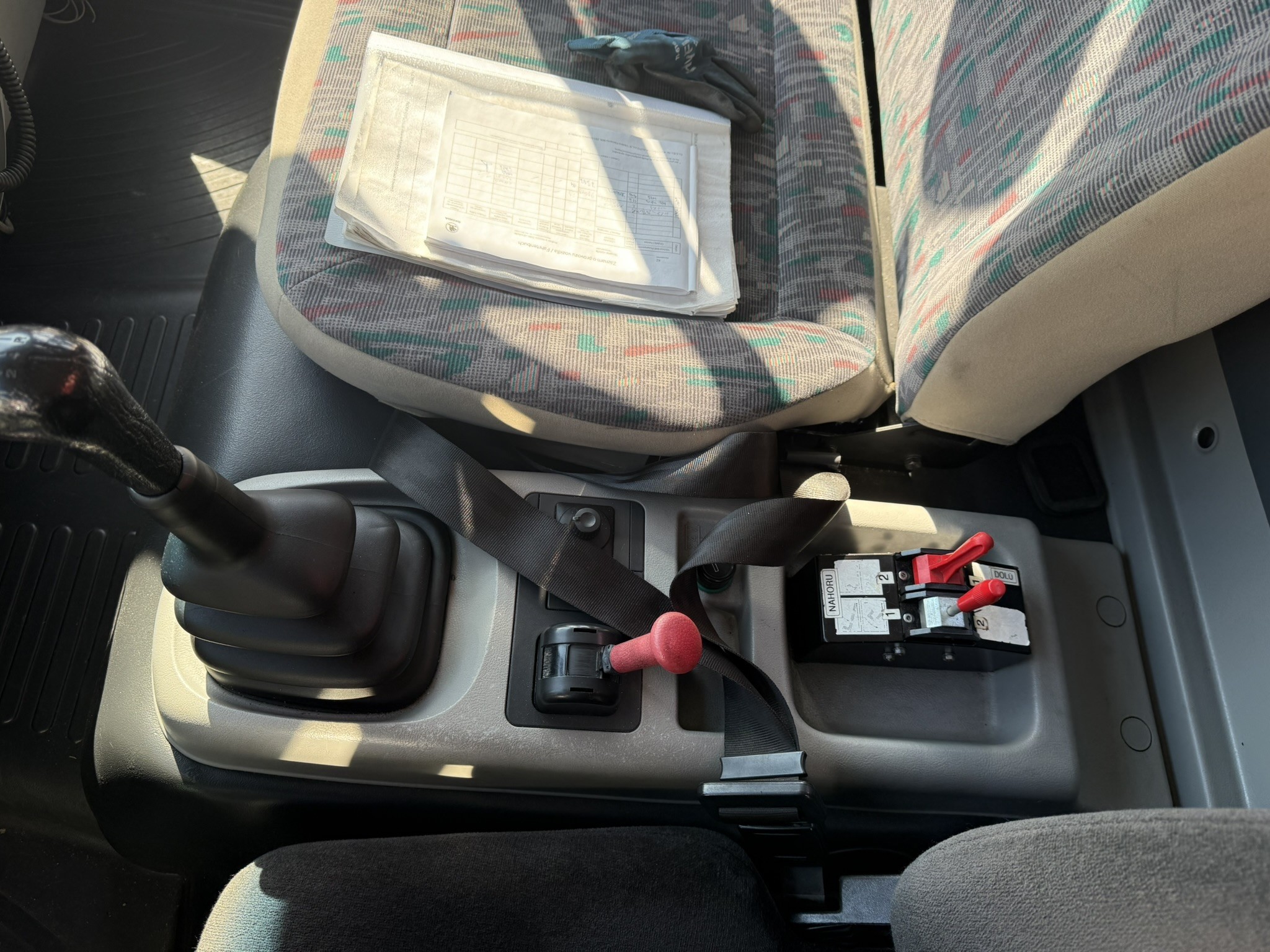 Roboty przemysłowe, maszyny do obróbki metalu, pojazdy i urządzenia IT-20