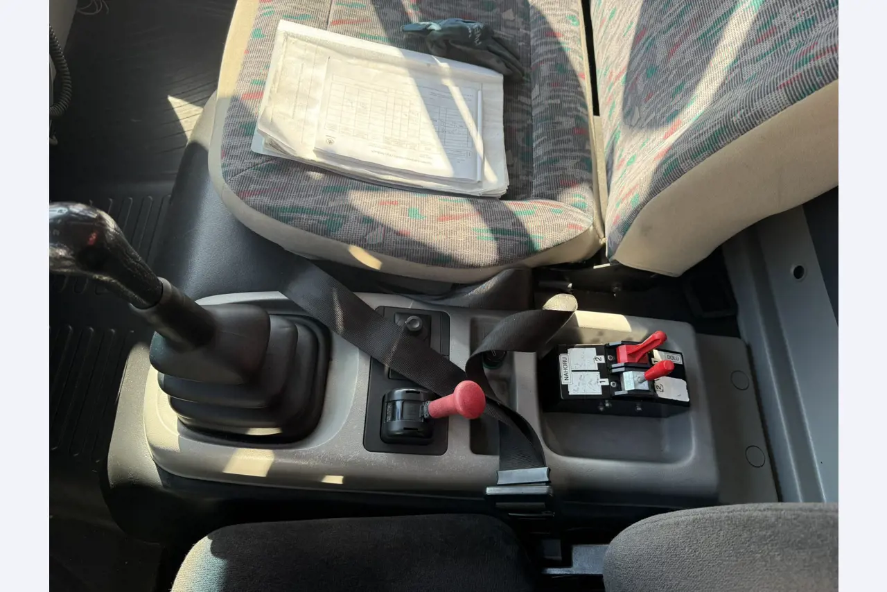 Industrieroboter, Metallbearbeitungsmaschinen, Fahrzeuge und IT-Geräte-20