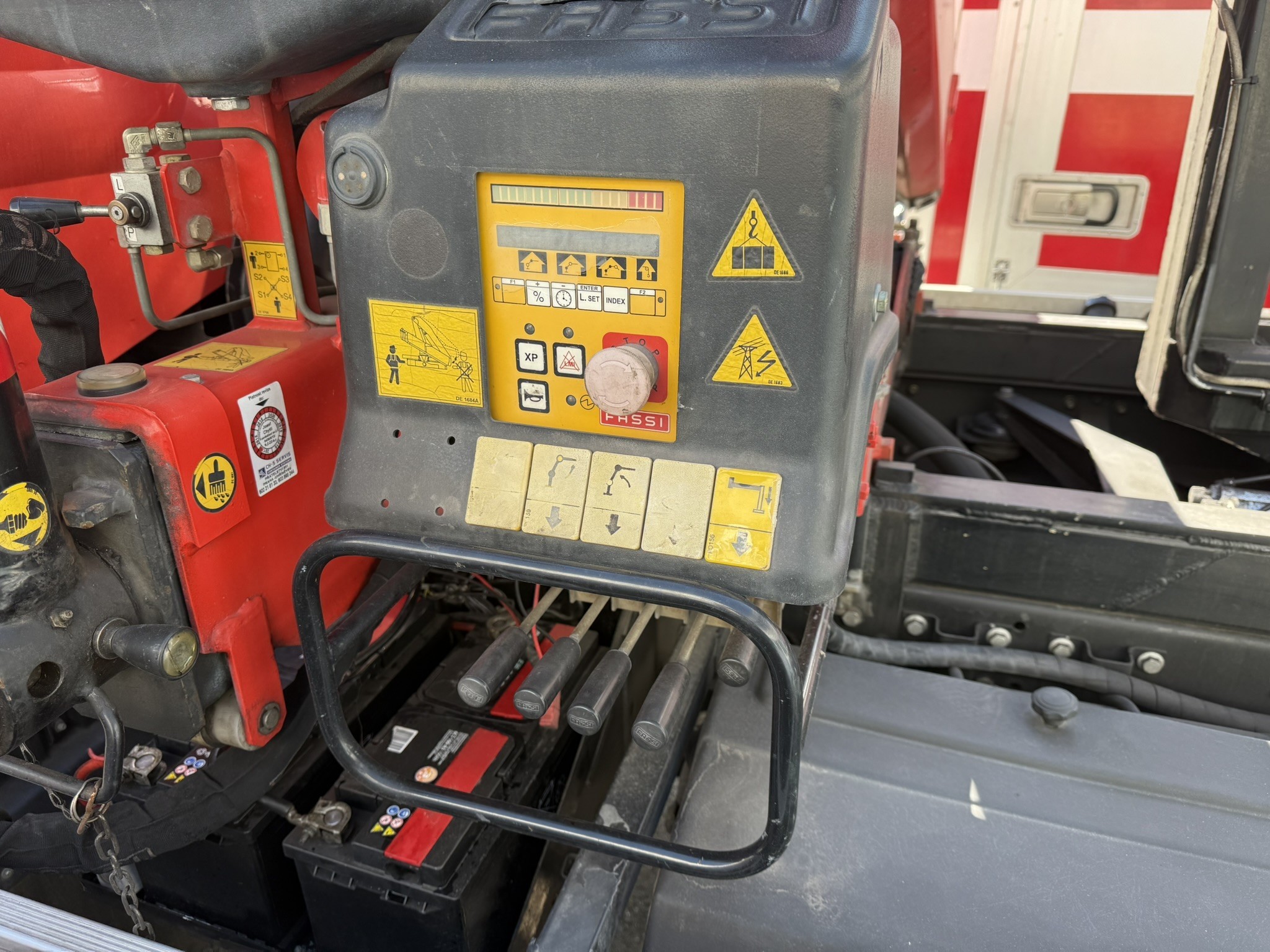 Roboty przemysłowe, maszyny do obróbki metalu, pojazdy i urządzenia IT-2