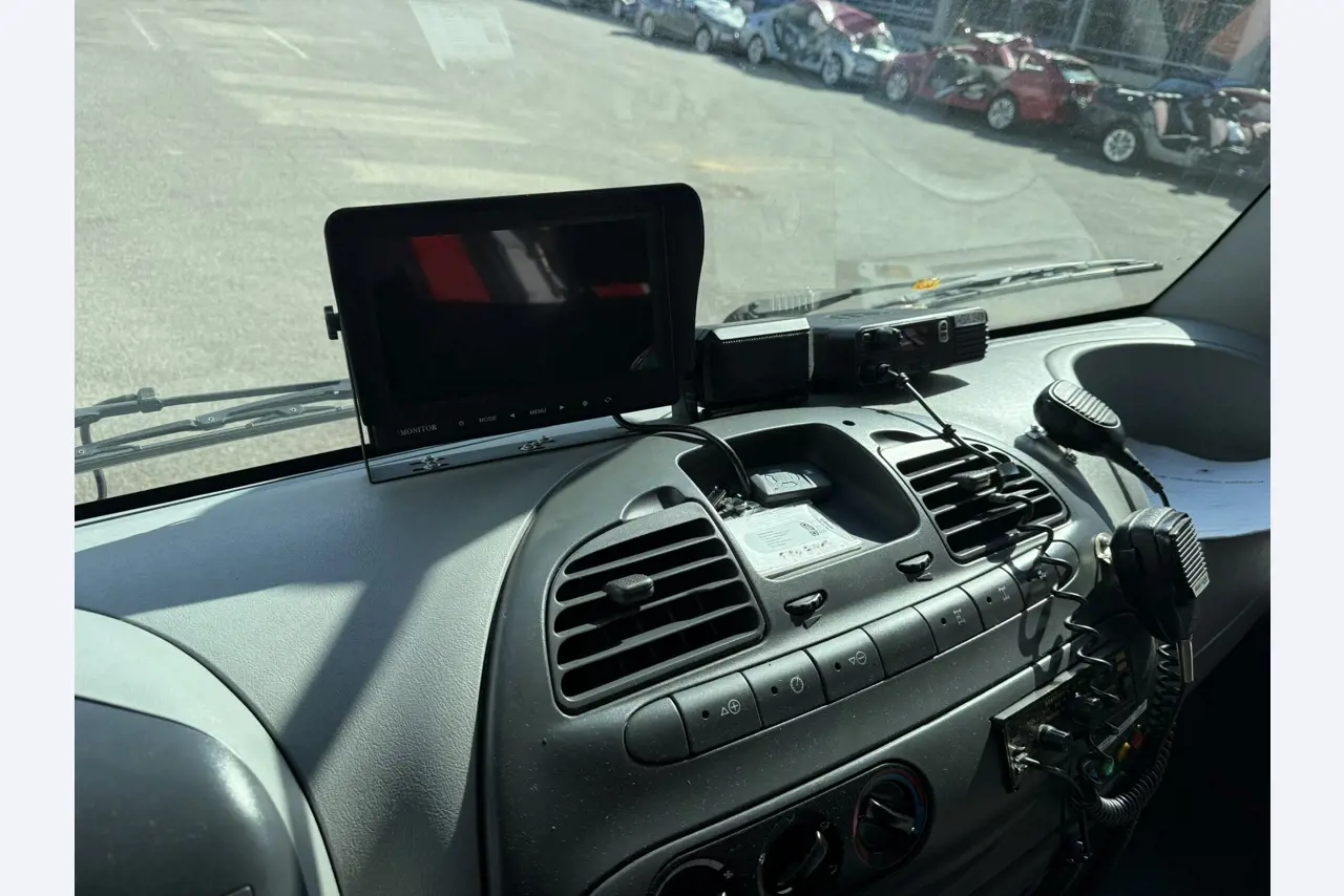 Industrieroboter, Metallbearbeitungsmaschinen, Fahrzeuge und IT-Geräte-3